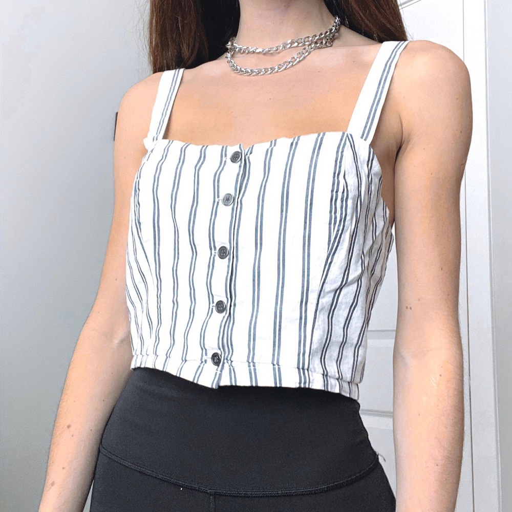 Kendall & Kylie Button up tank - Picture 2 of 5